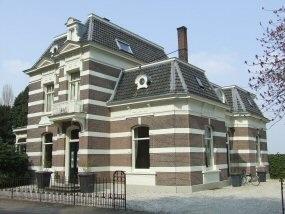 Rijksstraatweg 115 te Beek: Wilhelmina, met hek