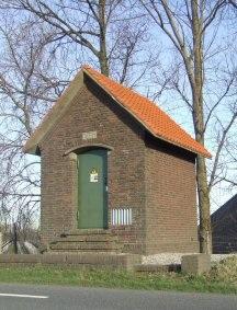 Duffeltdijk bij 12 te Leuth: transformatorhuisje