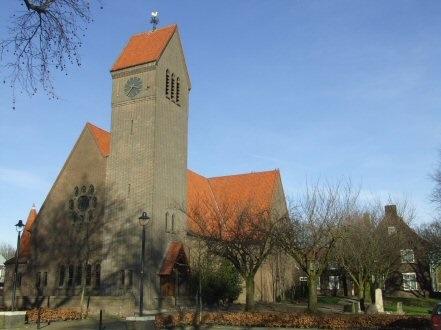 Kerkplein 2 te Leuth: Sint-Remigiuskerk, pastorie en kerkhof