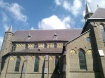Sint Antoniusplein 1 te Millingen aan de Rijn, zijgevel kerk