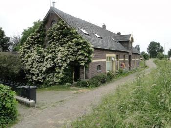 Ooijse Bandijk 74 te Ooij: vm. veerhuis De Groenlanden