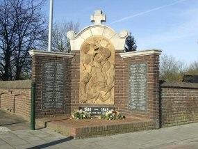 Kerkdijk bij 24 te Ooij: oorlogsmonument