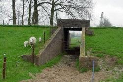 Spruitenkamp (ongenummerd) te Ooij, spoortunnel