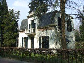 Rijksstraatweg 35 te Ubbergen: Dennendal, met tuinhuis