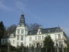 Rijksstraatweg 24 te Ubbergen: Waalheuvel, met park en hek